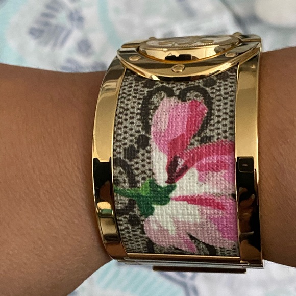 NWT Authentic Gucci Bracelet Watch Gold - Picture 7 of 11